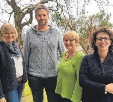  ?? FOTO: RUTH AUCHTER ?? Sabine Reischmann, Michael Roth, Ingrid Rauch und Sybille Wölfle sind gemeinsam in Sachen Kindertrau­ergruppen engagiert.