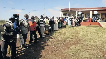  ?? / SIMPHIWE NKWALI ?? Voters standing in a long queue at kwaMagwaza Magistrate’s Court in Nkandla in 2009. Ordinary people now entertain the possibilit­y of the ANC losing the 2019 elections.