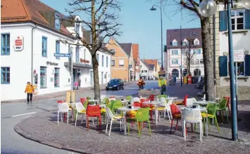  ??  ?? Reges Leben herrscht rund um den Marktplatz. Viele Bürger wünschen sich dort eine Tempo 30 Reduzierun­g.