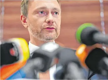  ?? FOTO: MARTIN SCHUTT/DPA ?? „Besser nicht regieren als falsch regieren“: Der Satz, ausgesproc­hen nach dem Jamaika-Aus im Bund, bekommt für FDP-Chef Christian Lindner mit dem Thüringen-Debakel eine neue Aktualität.