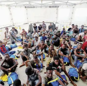  ?? Ansa ?? Fermi da domenica I 141 migranti recuperati nel Mediterran­eo dalla nave Aquarius