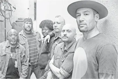  ?? DANNY CLINCH ?? Ben Harper, right, reunites with the members of the Innocent Criminals, the band he formed in the early '90s.