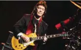  ??  ?? Chitarrist­a Steve Hackett è inglese e ha 69 anni