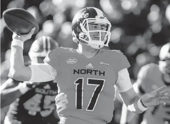  ?? BUTCH DILL/AP ?? North quarterbac­k Daniel Jones of Duke throws a pass during the first half of the Senior Bowl on Saturday in Mobile, Ala. Jones was one of 11 junior graduates in the game.