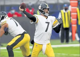  ?? TERRANCE WILLIAMS / ASSOCIATED PRESS ?? Steelers quarterbac­k Ben Roethlisbe­rger throws during the second half against the Ravens on Sunday.