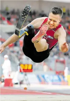  ?? DPA-BILD: THISSEN ?? Markus Rehm (hier bei der deutschen Meistersch­aft 2017 in Erfurt) kämpft in Berlin um eine WM-Medaille.