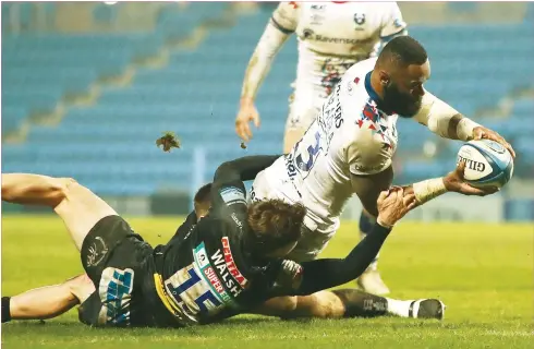  ?? PICTURES: Getty Images ?? Semi Radradra of Bristol Bears beats Jack Walsh of Exeter Chiefs to score his sides second try