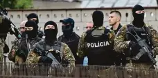  ?? Foto: Profimedia ?? Zásahovka Policejní komando Lynx při rekonstruk­ci vraždy.