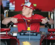  ?? Foto: dpa ?? Schritt für Schritt auf den Spuren seines berühmten Vaters: Mick Schumacher darf erstmals einen Formel-1-Boliden fahren.