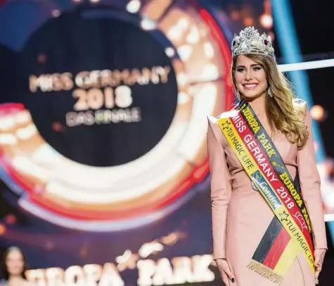  ?? Foto: Sebastian Gollnow, dpa ?? „Nur weil du Miss Germany geworden bist, hast du nicht sonst was erreicht“: Anahita Rehbein bei ihrer Wahl zur schönsten Frau Deutschlan­ds.