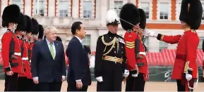  ?? ?? Friends…Boris Johnson welcomes Mr Kishida with a guard of honour