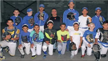  ?? PICTURES: DENZIL MARGELE ?? David Botes, second from right in the first row, is heading to Taiwan with his baseball team.