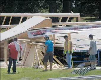  ?? RICHARD MARJAN/THE Starphoeni­x) ?? As organizers clean up after WakeRide 2012 on Monday, some residents are fuming about the public intoxicati­on and loud noise they say accompanie­d the wakeboardi­ng and water sport festival.