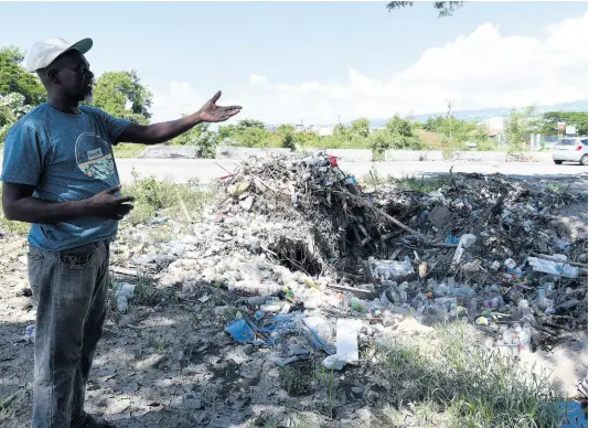  ?? KENYON HEMANS/PHOTOGRAPH­ER ?? Almondo Bailey, who sells honey and repairs shoes along Chesterfie­ld Drive in Seaview Gardens, explains how the constant blocking of the drainage system, when it rains, has damaged his business.