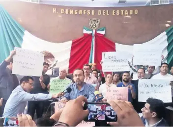  ??  ?? Fernando Álvarez Monje, dirigente local del PAN, pidió al PRI estatal exigir a las autoridade­s que se investigue a quienes durante el sexenio anterior se coludieron con personajes involucrad­os con la delincuenc­ia organizada.