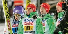  ?? Foto: Ralf Lienert ?? Bedröppelt­e Gesichter nach Rang vier im Teamspring­en: (von links) Andreas Wellin ger, Richard Freitag, Stephan Leyhe und Markus Eisenbichl­er.