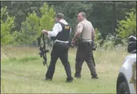  ?? The Sentinel-Record/Richard Rasmussen ?? CRIME SCENE: Members of the Garland County Sheriff’s Department arrive at the scene of a fatal shooting Monday morning at 360 Westinghou­se Drive. A suspect, Calvin Tyrone Davis, 44, was later arrested and charged with first-degree murder in the incident.