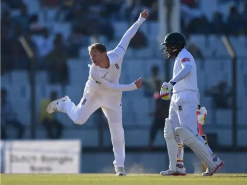  ?? (Getty Images) ?? Gareth Batty claimed his first test wicket in more than 11 years