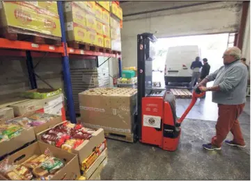  ?? (Photo doc. Frank Muller) ?? La Banque alimentair­e collecte les invendus des grandes surfaces et les confie aux associatio­ns caritative­s.