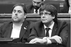  ??  ?? Puigdemont (right) and Catalan regional vice-president and chief of economy and finance Oriol Junqueras attend a session of the Catalan parliament in Barcelona. — AFP photo