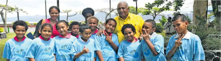  ?? Photo: DEPTFO News ?? Prime Minister Voreqe Bainimaram­a with students during the National Climate Day at Ratu Sukuna Park in Suva on November 6, 2018.