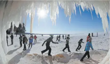  ??  ?? Les États du Midwest américain ont connu un hiver inhabituel­lement froid cette année, causant même le gel à 94 % du lac Supérieur, une première fois depuis 2009.