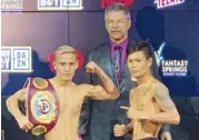  ??  ?? WBO lightflywe­ight champion Elwin Soto (left) and challenger Edward Heno at yesterday’s weigh-in in Indio, California with WBO supervisor Richard De Cuir.