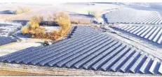  ?? FOTO: GRÜNWERKE ?? Die Grünwerke haben in den vergangene­n vier Monaten im bayrischen Plattling diese Photovolta­ik-Anlage gebaut.