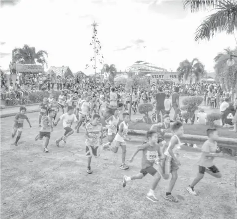  ?? BANAYNAL
ALDO NELBERT ?? Young aspiring runners take part in the 39th Halad Kang Mano Amo Run last Sunday in Danao City.