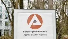  ?? Foto: Tom Trilges (Archivbild) ?? Die Agentur für Arbeit Augsburg registrier­t für Februar deutlich mehr Arbeitslos­e als im Vergleichs­zeitraum vergangene­s Jahr.