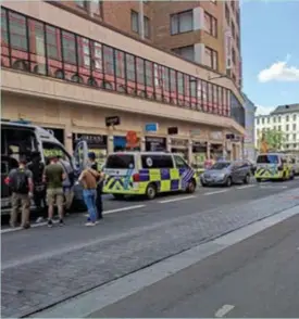  ?? FOTO DVT ?? De politie nam tijdens de interventi­e allerlei wapens in beslag, waaronder knipmessen en machetes.