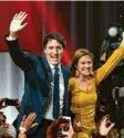  ?? Foto: dpa ?? Justin Trudeau und Ehefrau Sophie feiern den Überraschu­ngssieg.