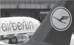  ?? [ Reuters ] ?? Nach 40 Jahren verschwind­et Air Berlin – die Lufthansa schluckt den Großteil.