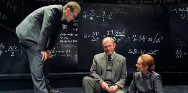  ??  ?? In scena
La pièce «Copenaghen» di Michael Frayn è stata scritta nel 1998 e racconta l’incontro fra il danese Niels Bohr e il tedesco Werner Heisemberg
