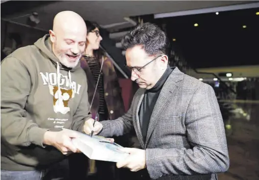  ?? MIGUEL ÁNGEL GRACIA ?? Juan Antonio Bayona protagoniz­ó un coloquio en los cines Palafox de Zaragoza.