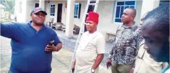  ??  ?? Chief Walter Chigbo, M/D of Nkeonyemet­alu farms showing visitors around the farm