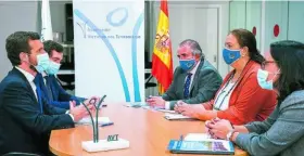  ?? DAVID MUDARRA ?? El líder del PP, Pablo Casado, durante una reunión ayer con víctimas del terrorismo