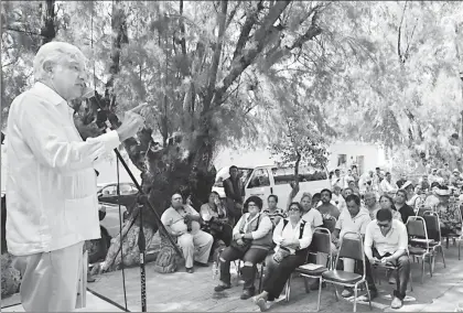  ?? Foto La Jornada ?? Andrés Manuel López Obrador durante una sesión informativ­a en Coahuila