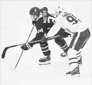  ?? CANADIAN PRESS FILE PHOTO ?? Toronto Maple Leafs centres Auston Matthews, left, and John Tavares are each dealing with thrown-together line combinatio­ns during the National Hockey League pre-season.