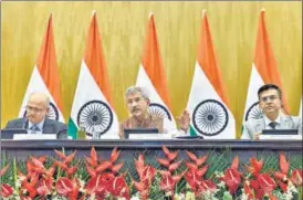  ?? SANJEEV VERMA/HT PHOTO ?? ■ External affairs minister S Jaishankar (centre), along with foreign secretary Vijay Gokhale (left) and MEA spokespers­on Raveesh Kumar, addresses the media in New Delhi on Tuesday.