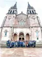  ?? ?? El Comité de Honor y el Comité de Selección se tomó la foto en Covadonga.