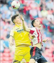  ?? FOTOS: JUAN ECHEVERRÍA ?? Tras la decepción en la despedida de los leones, los cachorros saltaron al césped de San Mamés con la intención de dar una alegría a la afición y lograr un resultado positivo para encarrilar la eliminator­ia ante el filial del Villarreal, pero todo se...