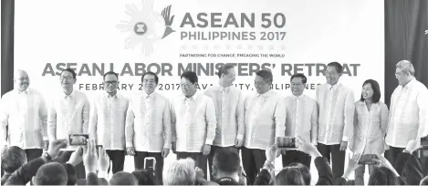  ?? MACKY LIM ?? MINISTERS. Labor Ministers of the 10 Asean nations pose for a photo during the Asean Labor Ministers' Retreat at Marco Polo Hotel in Davao City yesterday morning.