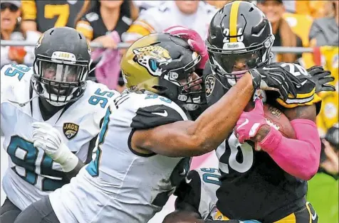  ?? Peter Diana/Post-Gazette ?? One week after Le’Veon Bell, right, ran 35 times against the Ravens, the star running received only 15 carries Sunday against the Jaguars.