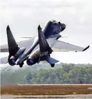  ??  ?? (BOTTOM, RIGHT)IAF SU-30MKI FLANKER AIRCRAFT TAKES OFF FROM RAAF BASE DARWIN, AUSTRALIA DURING EXERCISE.