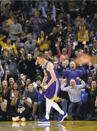  ?? Photos by Santiago Mejia / The Chronicle ?? The Warriors’ Jonas Jerebko, celebratin­g after dunking against the Mavericks, scored a career-high 23 points on 10-for-12 shooting to go with three assists and six rebounds.