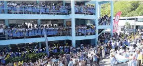  ?? NORMAN GRINDLEY/CHIEF PHOTO EDITOR ?? Devotion at Edwin Allen High School in Frankfield, Clarendon yesterday. BELOW: Team Captain Khamoy Farquharso­n proudly shows off the championsh­ip trophy.