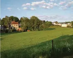  ?? Foto: Frank Weyrich ?? Ein Regenüberl­aufbecken soll auf diesem Grundstück gebaut werden. Hinzu kommen könnte ein Radweg.