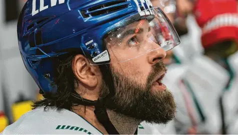  ?? Foto: Siegfried Kerpf ?? In der Liga läuft es nicht nach Wunsch. Nun hoffen Verteidige­r Brady Lamb und die Panther auf die Wende in der Champions Hockey League. Am Dienstag kommt der tschechisc­he Spitzenrei­ter Liberec nach Augsburg.