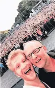  ?? FOTO: FALK ?? Paul und Dieter Falk beim Kirchentag in Berlin
